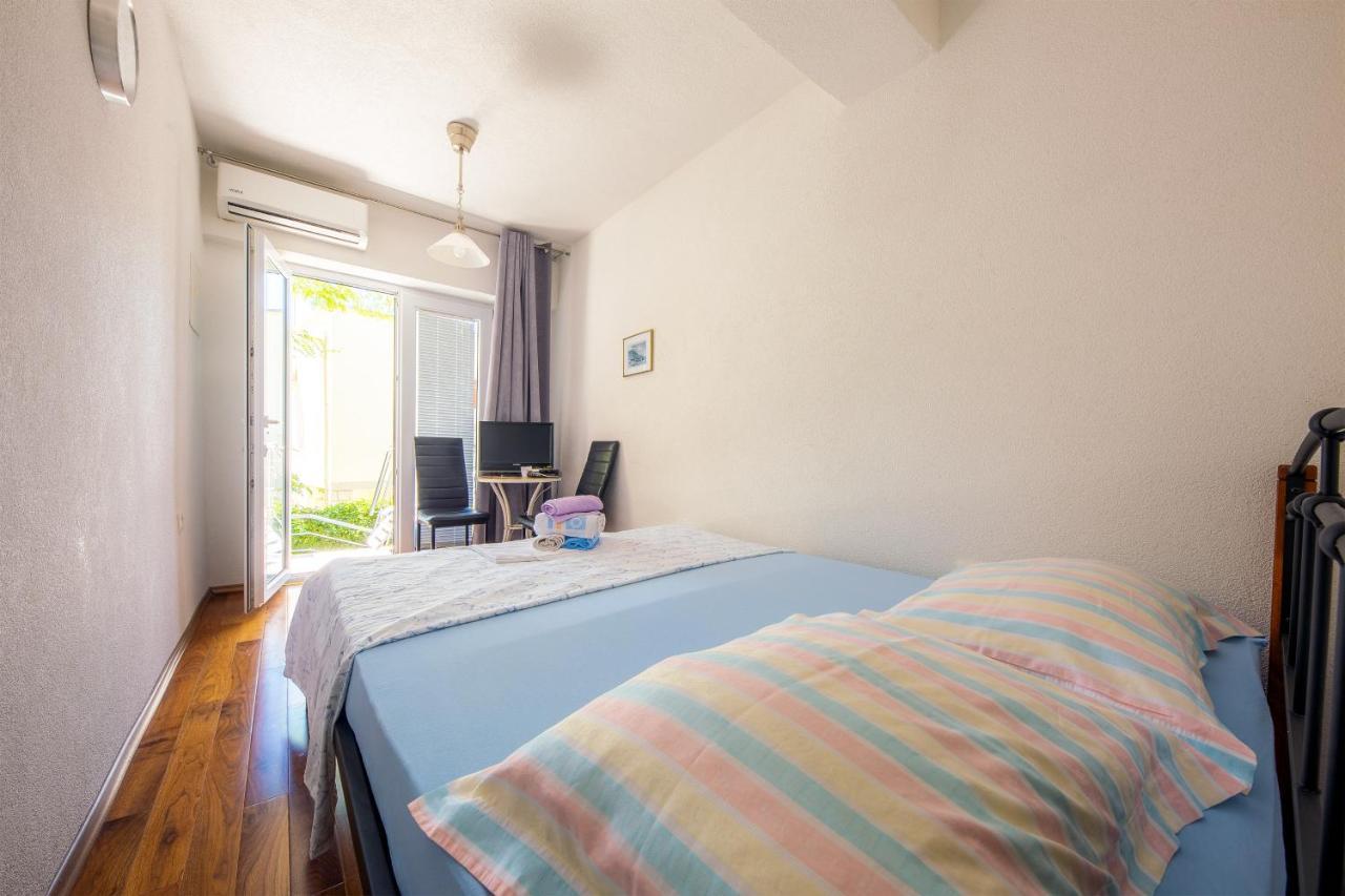 Eco-Apartments With Nice Garden Baska Voda Bagian luar foto