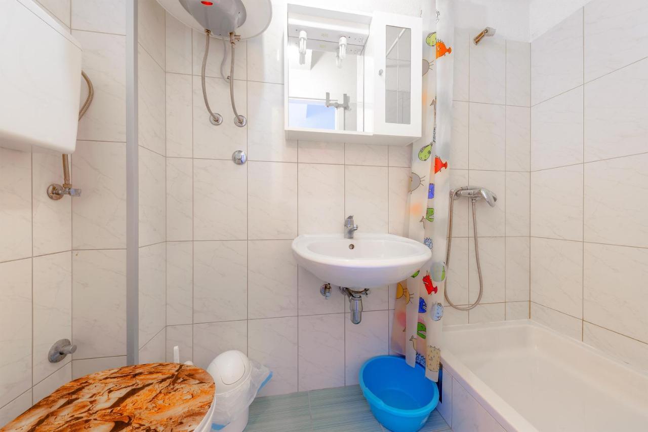 Eco-Apartments With Nice Garden Baska Voda Bagian luar foto