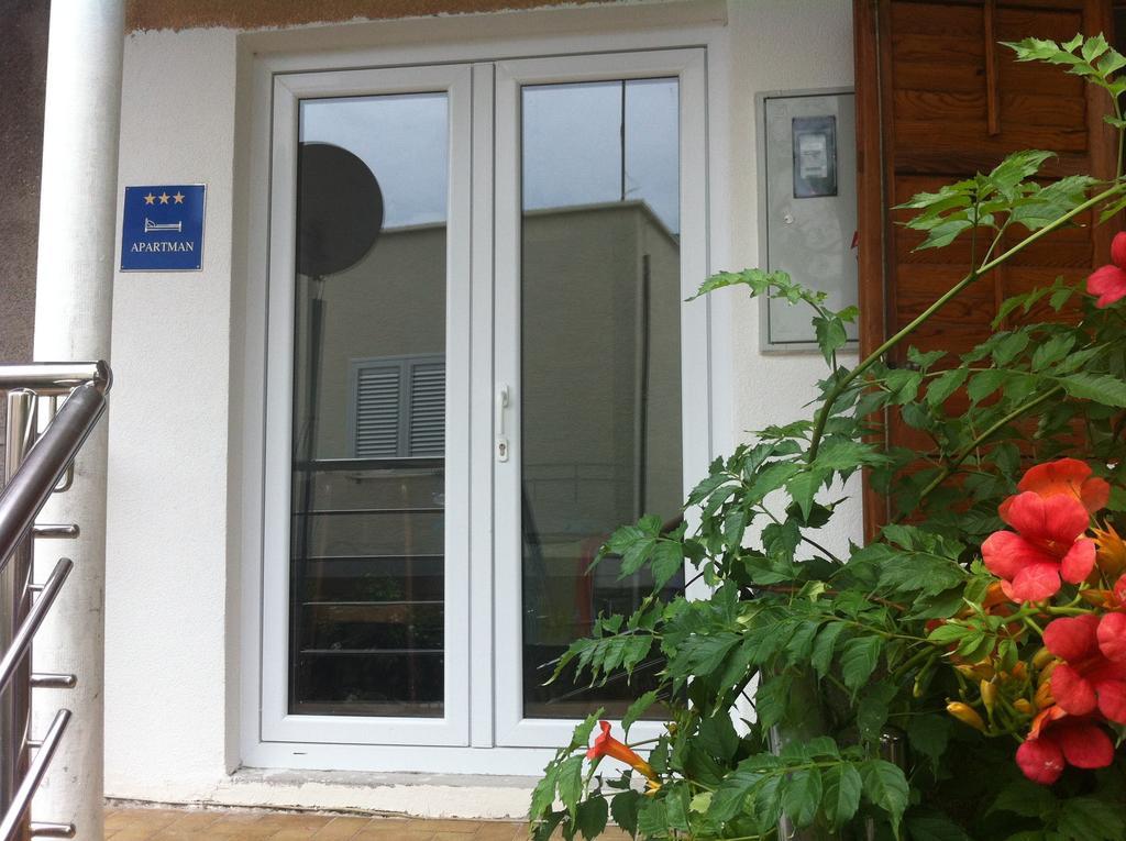 Eco-Apartments With Nice Garden Baska Voda Ruang foto