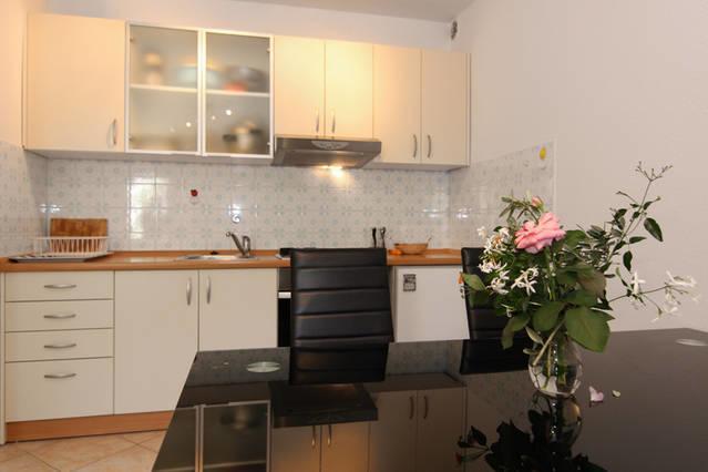 Eco-Apartments With Nice Garden Baska Voda Bagian luar foto
