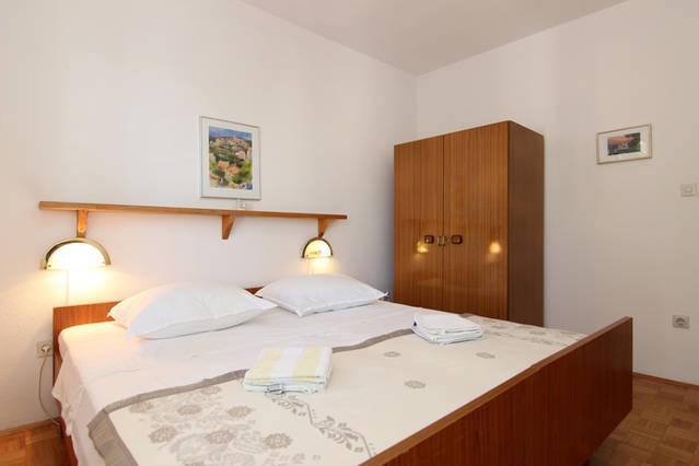 Eco-Apartments With Nice Garden Baska Voda Bagian luar foto