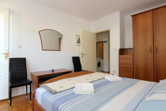 Eco-Apartments With Nice Garden Baska Voda Bagian luar foto