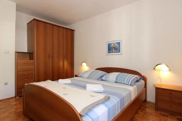 Eco-Apartments With Nice Garden Baska Voda Bagian luar foto