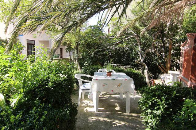 Eco-Apartments With Nice Garden Baska Voda Bagian luar foto