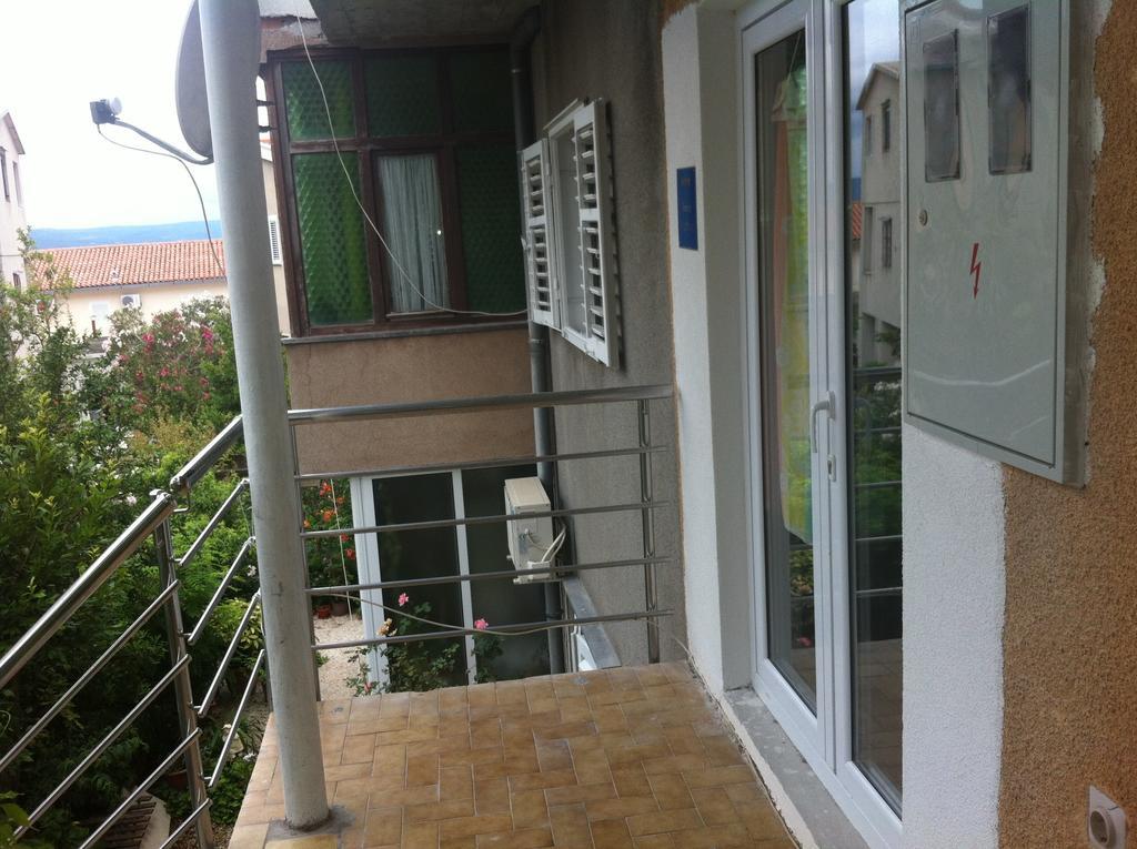 Eco-Apartments With Nice Garden Baska Voda Ruang foto